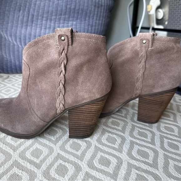 Vince Camuto Hudson Taupe Suede Ankle Boots sz 7.5​ - Picture 3 of 10